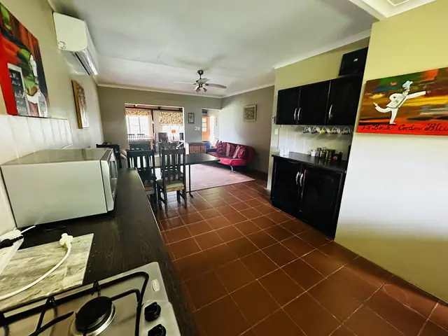Thys se Huis, kitchen view of lounge